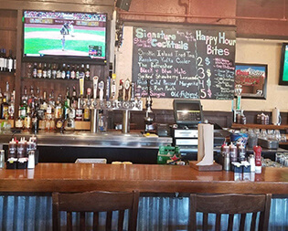 Famous Dave's Columbia bar area